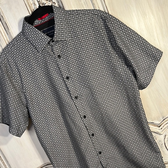 Men's Classic Patterned Button-Down Shirt - Black and Gray - Picture 3 of 8